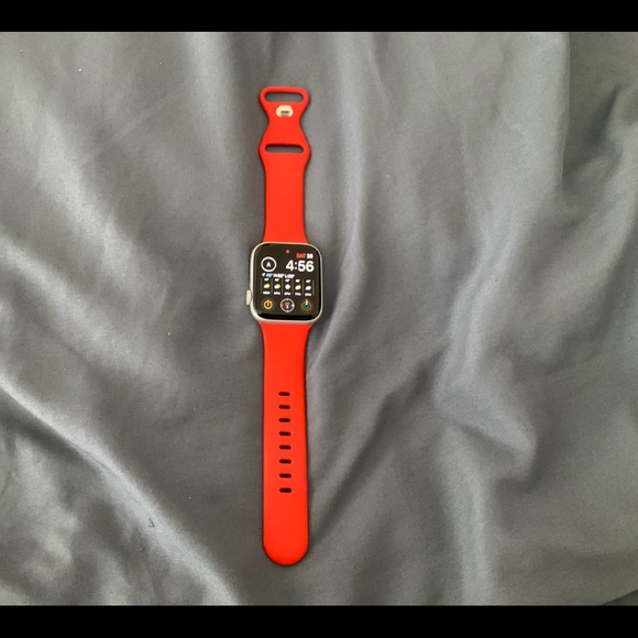 Apple Watch SE Excellent condition.With red strap red screen protector charger - Picture 6 of 8
